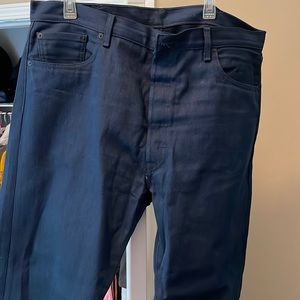 Practically new button fly Levi’s worn once! No holes, fading, smoke-free